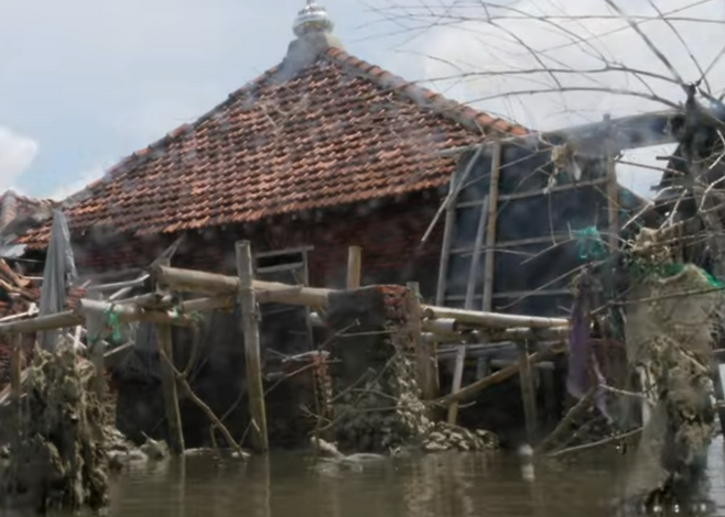 인도네시아 자와 틍아주 데막군 한 해안가 마을이 물에 잠겨 있다.[그린피스 제공]