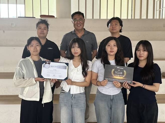 [서울=뉴시스] 서울대 임성빈 교수 연구팀이 'ICSV 31' AI 챌린지 1위를 달성하고 기념사진을 촬영하고 있다. (사진=숭실대 제공) 2025.07.29. photo@newsis.com *재판매 및 DB 금지