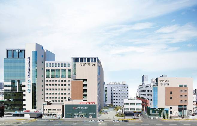 [포항=뉴시스] 송종욱 기자 = 포항세명기독병원이 29일 건강보험심사평가원이 발표한 '2023년 1차 영상 검사 적정성 평가'에서 최우수 등급인 1등급을 획득했다. 사진은 포항세명기독병원 전경. (사진=포항세명기독병원 제공) 2025.07.29. photo@newsis.com