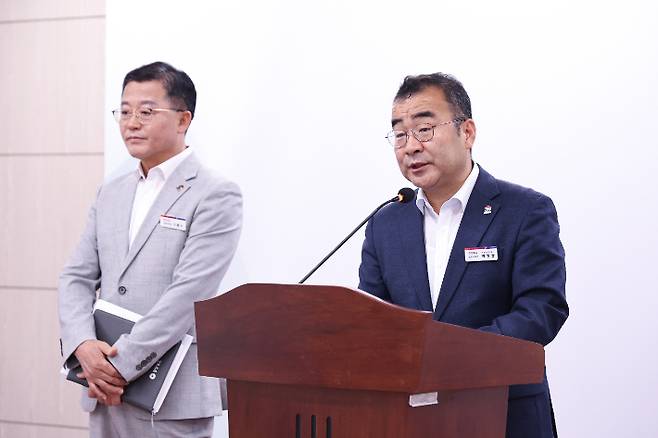 박일동 문화체육국장 브리핑. 경남도청 제공