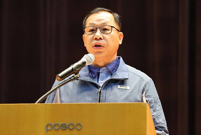 포스코이앤씨 정희민 대표이사가 29일 인천 송도 본사에서 연이은 현장 사망사고와 관련한 담화문을 발표하고 있다. 연합뉴스