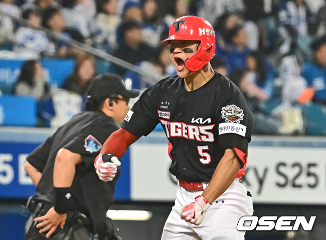 KIA 김도영이 홈런을 때리고 포효하고 있다./OSEN DB