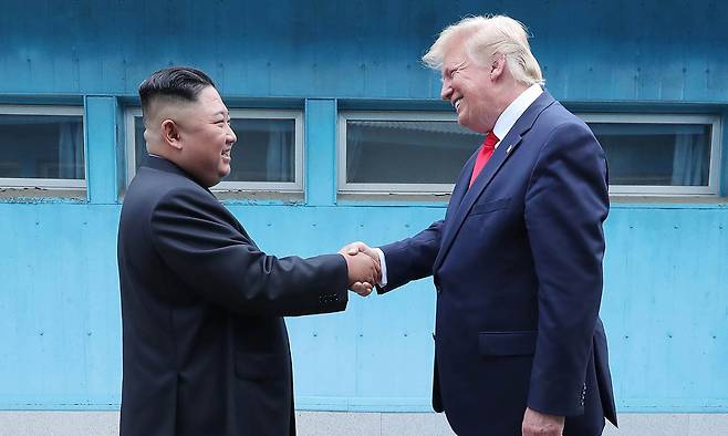 도널드 트럼프 미국 대통령(오른쪽)과 북한 김정은 국무위원장. 연합뉴스