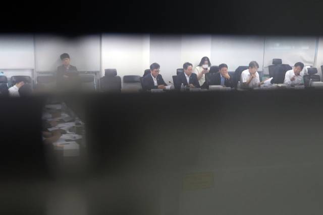 29일 서울 여의도 국회 의원회관에서 세제 개편안 마련을 위한 비공개 당정협의회가 열리고 있다. 연합뉴스