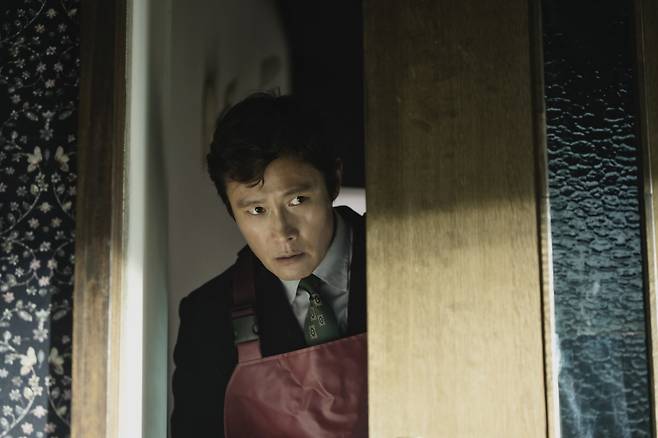 이병헌이 인생의 절벽 끝에서 또 한 번 폭발한다. 박찬욱 감독의 신작 영화 ‘어쩔수가없다’를 통해서다. 사진제공 | CJ ENM