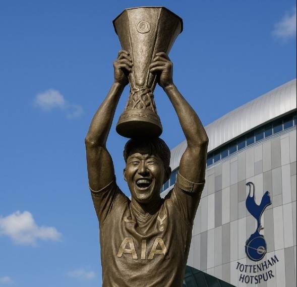 유로파리그 우승컵을 들고 있는 손흥민 동상(합성). SNS 캡처