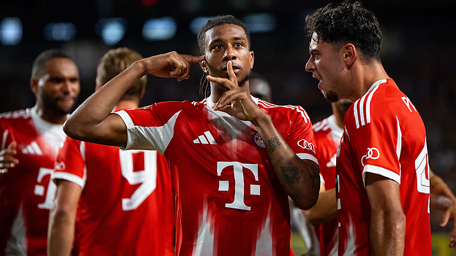 뮌헨 팬 선정 2024-25 시즌 MVP를 수상한 마이클 올리세. 뮌헨 홈페이지