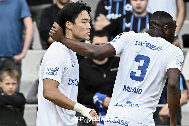 벨기에 KRC 헹크 오현규가 28일 벨기에 브뤼헤의 얀 브라이덜 스타디움에서 열린 클럽 브뤼헤와의 2025~2026 벨기에 프로축구 프로리그 개막전에서 골을 터뜨린 뒤 기뻐하고 있다. /AFPBBNews=뉴스1