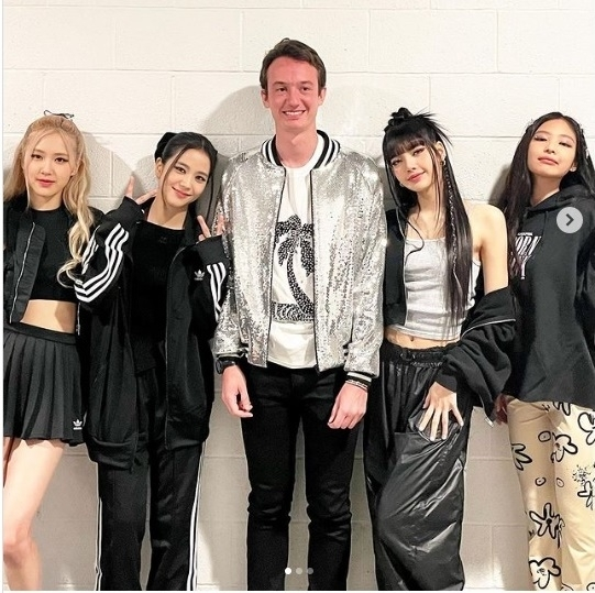 블랙핑크와 프레데릭 아르노. 사진|프레데릭 아르노 SNS