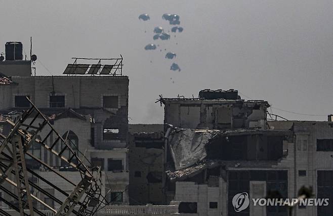 가자지구 구호품 투하 [EPA 연합뉴스 자료사진. 재판매 및 DB 금지]