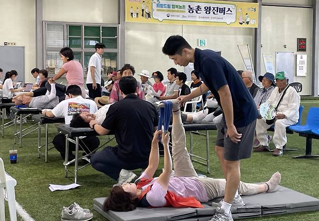 제주 서부지역 농촌왕진버스 운영 모습 [제주감귤농협 제공. 재판매 및 DB 금지]
