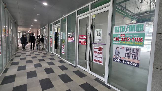 대부분 공실 상태인 나성동 어반아트리움 상권. /중도일보 DB