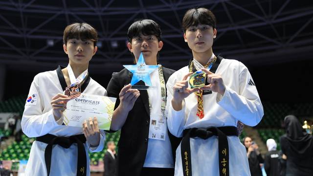 ▲ 왼쪽부터 이은석, 김창현 지도자, 이준혁/충북체고 제공