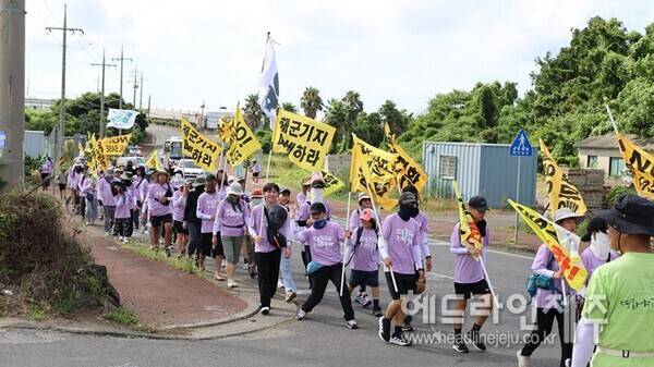 2025제주생명평화대행진 출발 기자회견 후 참가자들이 행진하고 있다 (사진=생명평화대행진 조직위원회)