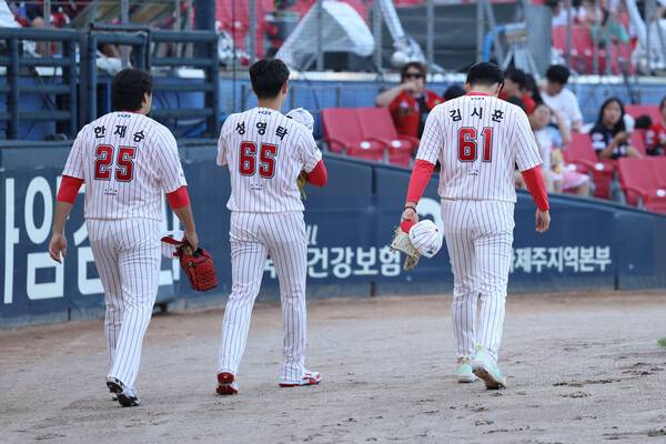 김시훈과 성영탁, 한재승(사진=KIA)