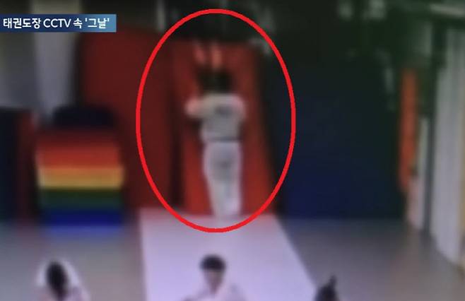 사건이 일어나기 전 관장 A씨와 최 군의 모습. (사진=JTBC 캡처)