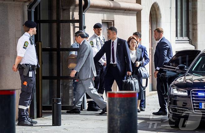 허리펑 중국 국무원 부총리가 미중 3차 고위급 무역 협상이 진행되는 스웨덴 스톡홀름의 정부 청사인 로젠바드로 향하고 있다. 2025.7.29 ⓒ 로이터=뉴스1 ⓒ News1 정은지 특파원