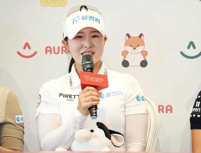 고지우가 30일 오로라 골프&리조트에서 열린 KLPGA투어 2025 오로라월드 레이디스 챔피언십 미디어데이에서 질문에 답하고 있다. 사진 | KLPGA