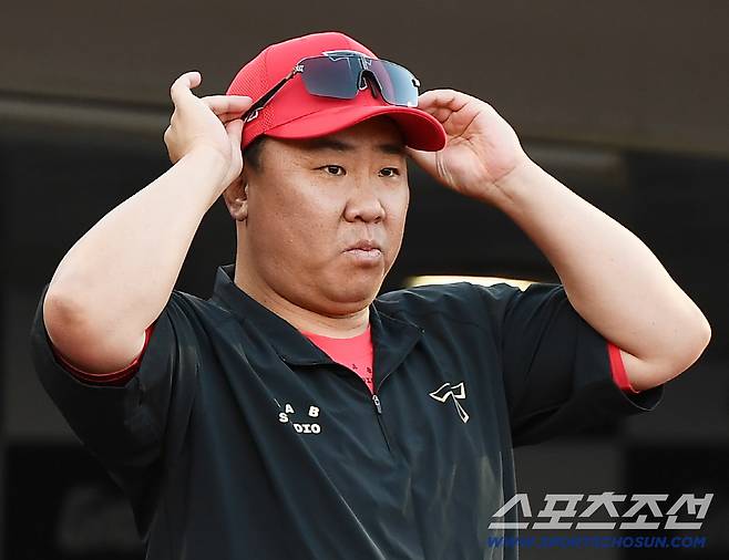 25일 부산 사직구장에서 열린 KIA와 롯데의 경기. KIA 이범호 감독이 그라운드를 응시하고 있다. 부산=정재근 기자 cjg@sportschosun.com/2025.7.25/