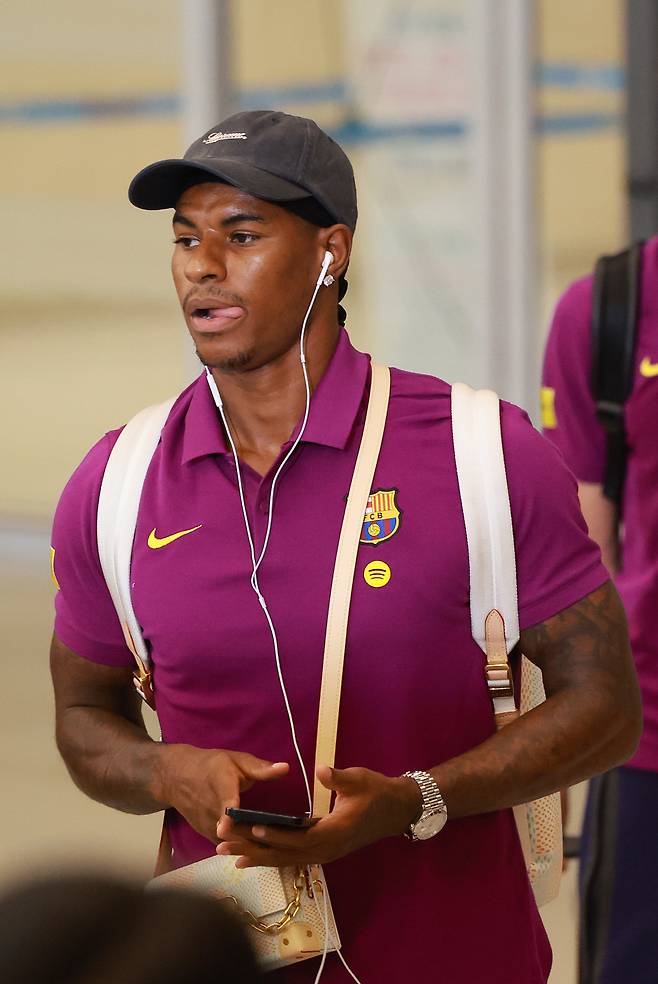 한국 찾은 바르셀로나 래시포드

    (영종도=연합뉴스) 신현우 기자 = 프리시즌 투어 중인 스페인 프로축구 FC바르셀로나의 마커스 래시포드가 29일 인천국제공항 제2여객터미널을 통해 입국하고 있다.

    바르셀로나는 오는 31일 오후 8시 서울월드컵경기장에서 K리그1 FC서울과, 8월 4일 오후 8시 대구스타디움에서 K리그1 대구FC와 차례로 맞붙을 예정이다. 2025.7.29