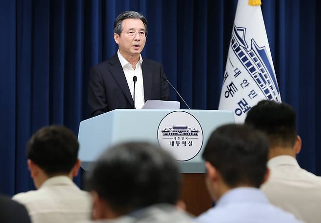 김용범 정책실장이 30일 서울 용산구 대통령실 청사에서 비상경제점검TF 관련 브리핑을 하고 있다. /뉴스1