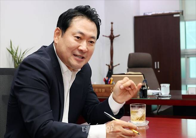 국민의힘 당대표 출마를 선언한 장동혁 국민의힘 의원이 29일 의원회관에서 데일리안과 인터뷰를 하고 있다. ⓒ데일리안 홍금표 기자