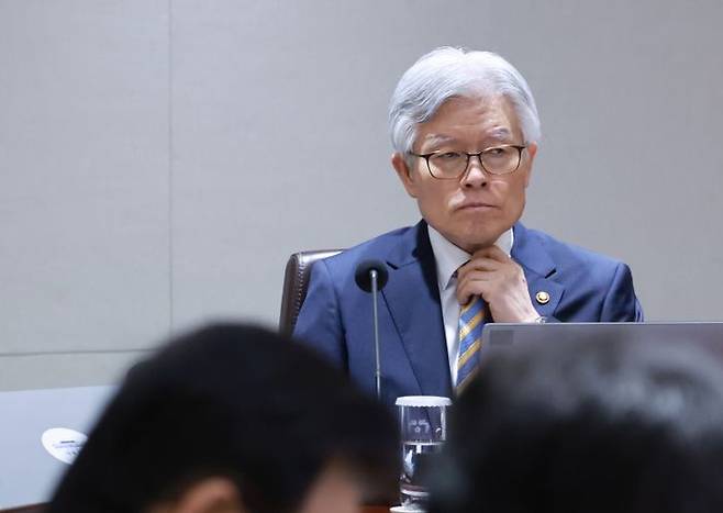 최동석 인사혁신처장이 29일 서울 용산 대통령실 청사에서 이재명 대통령 주재로 열린 국무회의에 참석하고 있다.ⓒ연합뉴스