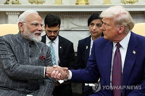 지난 2월 미국을 방문한 나렌드라 모디 인도 총리가 도널드 트럼프 미국 대통령과 회담하고 있다. AP 연합뉴스
