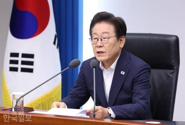 이재명 대통령이 30일 서울 용산 대통령실에서 열린 비상경제점검TF에서 모두발언을 하고 있다. 왕태석 선임기자