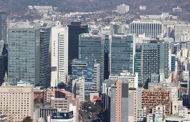 서울 남산에서 바라본 기업들의 빌딩들. 연합뉴스