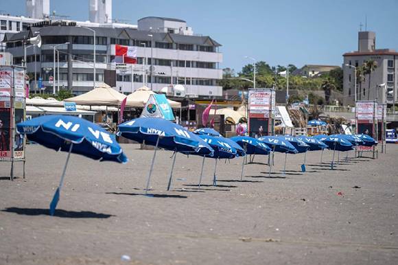 쓰나미 경보로 인해 텅 빈 일본 후지사와시 해변 [사진=AFP/연합뉴스]