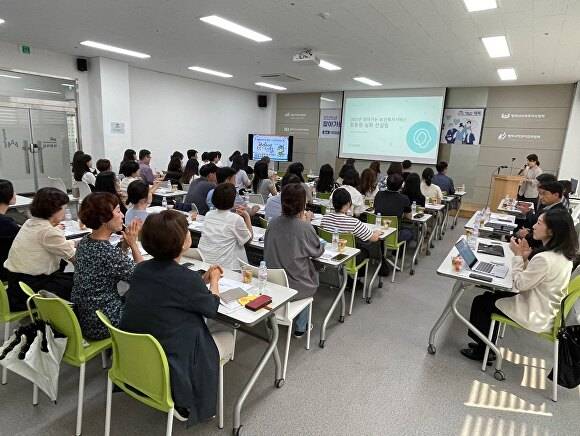 찾아가는 보건 복지 서비스 맞춤형 심화 상담 모습. [사진=평택시]