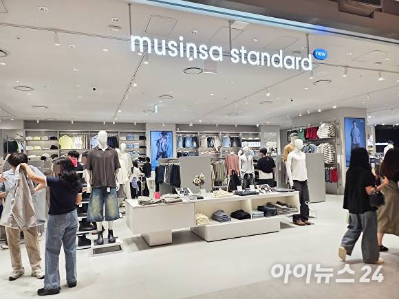 커넥트현대 청주 2층에 있는 무신사 스탠다드 전경.[사진=아이뉴스24 DB]