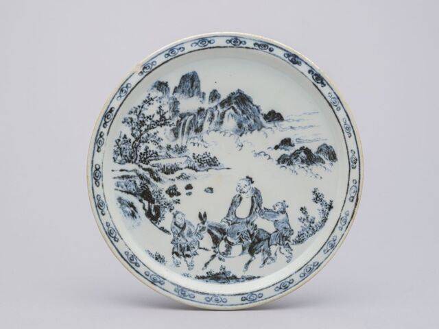 ‘백자 청화 산수·인물무늬 전접시’(일본 개인 소장). 국립중앙박물관 제공