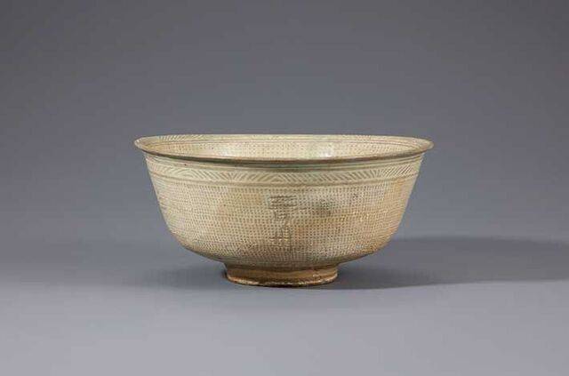 ‘진주장(晉州長)’이 새겨진 ‘분청사기인화무늬대접’. 국립중앙박물관 제공