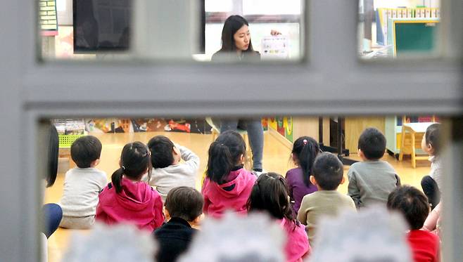 서울의 한 사립유치원에서 아이들이 수업을 듣고 있다. [매경DB]