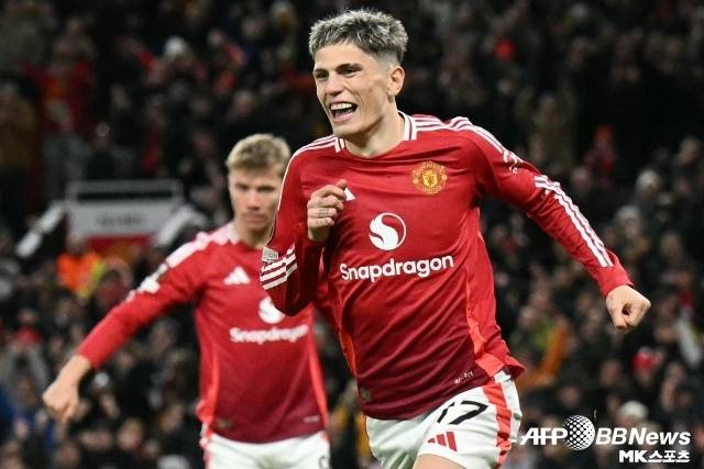 브라운은 “한 가지 문제는 몸값이다. 물론 맨유가 가르나초를 공개적으로 내보내려고 하기에 높은 수준의 이적료는 어려울 수 있다. 그들은 가격을 낮춰야 할 것이고 그렇다면 거래는 이적 시장 마감 직전에 성공할 가능성이 크다. 손흥민이 떠나면 대체자는 필요하다”고 설명했다. 사진=AFPBBNews=News1