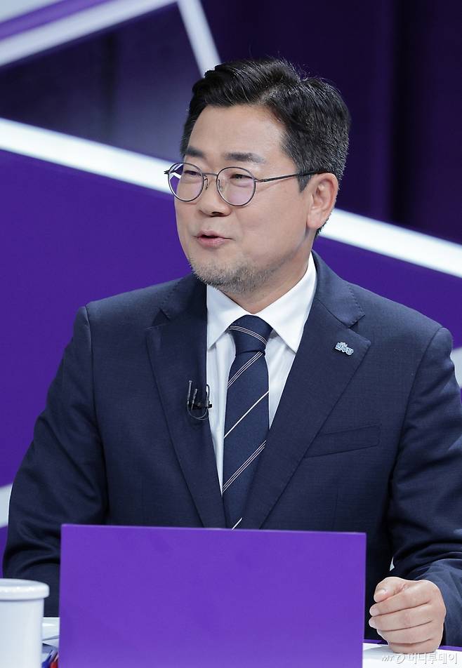 (서울=뉴스1) 신웅수 기자 = 박찬대 더불어민주당 당대표 후보가 29일 오후 서울 마포구 MBC에서 열린 TV토론회에 참석하고 있다. 2025.7.29/뉴스1  Copyright (C) 뉴스1. All rights reserved. 무단 전재 및 재배포,  AI학습 이용 금지. /사진=(서울=뉴스1) 신웅수 기자