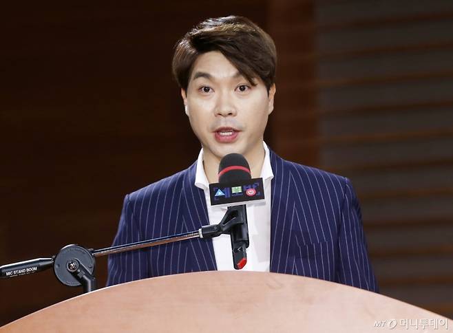 개그맨 박수홍이 2017년 서울 마포구 상암 MBC에서 진행된 예능프로그렘 제작발표회'에 참석해 진행을 하고 있다 /사진=김휘선 기자 hwijpg@