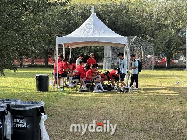 'Genuine Cup Houston 2025' 첫 경기에서 승리를 거둔 FC서울(해치서울FC) 선수단./휴스턴(미국)=노찬혁 기자