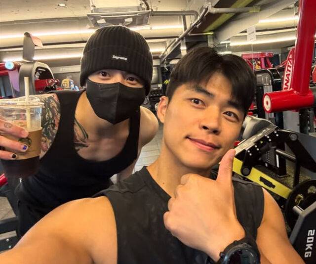 마선호가 정국과 헬스장에서 인증숏을 찍고 있다. / 마선호 소셜미디어