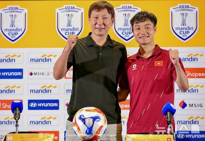 [서울=뉴시스]김상식 베트남 축구대표팀 감독. (사진=디제이매니지먼트 제공)