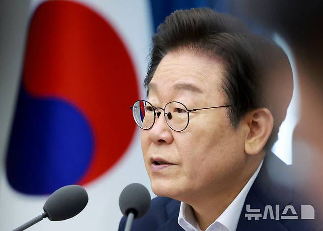 [서울=뉴시스] 고범준 기자 = 이재명 대통령이 30일 서울 용산 대통령실 청사에서 열린 비상경제점검 태스크포스(TF) 3차회의에서 발언하고 있다. (대통령실통신사진기자단) 2025.07.30. bjko@newsis.com