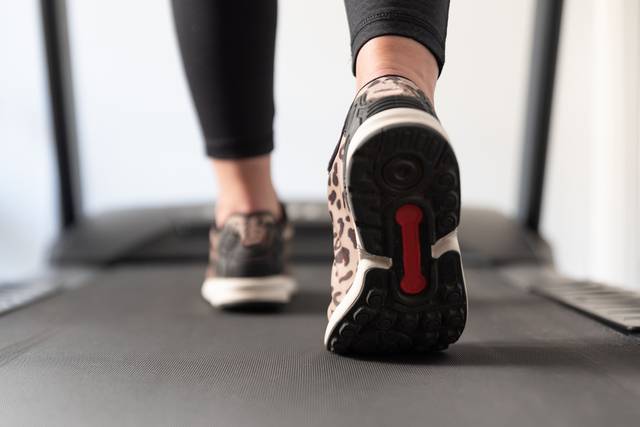 하루 15분 빠르게 걸을 경우 사망 위험이 19% 감소한다는 연구 결과가 나왔다. 사진은 기사의 특정 사실과 관련 없음. 게티이미지뱅크