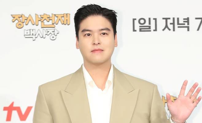 이장우가 800만원으로 입막음을 하려 한 연예이라는 추측에 대해 직접 부인했다. 뉴스1