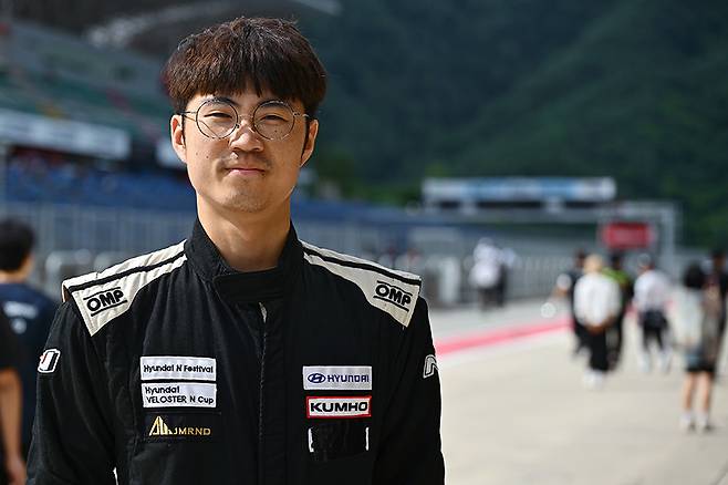 슈퍼레이스에서는 비트R&D의 감독, 인제 마스터즈에서는 오버런 선수로 활동 중인 '민병호'. 사진: 김학수 기자