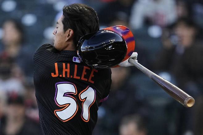 샌프란시스코 이정후는 30일(한국시간) 펜웨이파크에서 열린 ‘2025 MLB’ 피츠버그와 홈경기에서 7번타자 중견수로 선발출전해 3타수 무안타에 그쳤다. 팀은 5연패로 승률 5할 붕괴와 PO 경쟁에서 밀려날 위기에 처했다.｜AP뉴시스