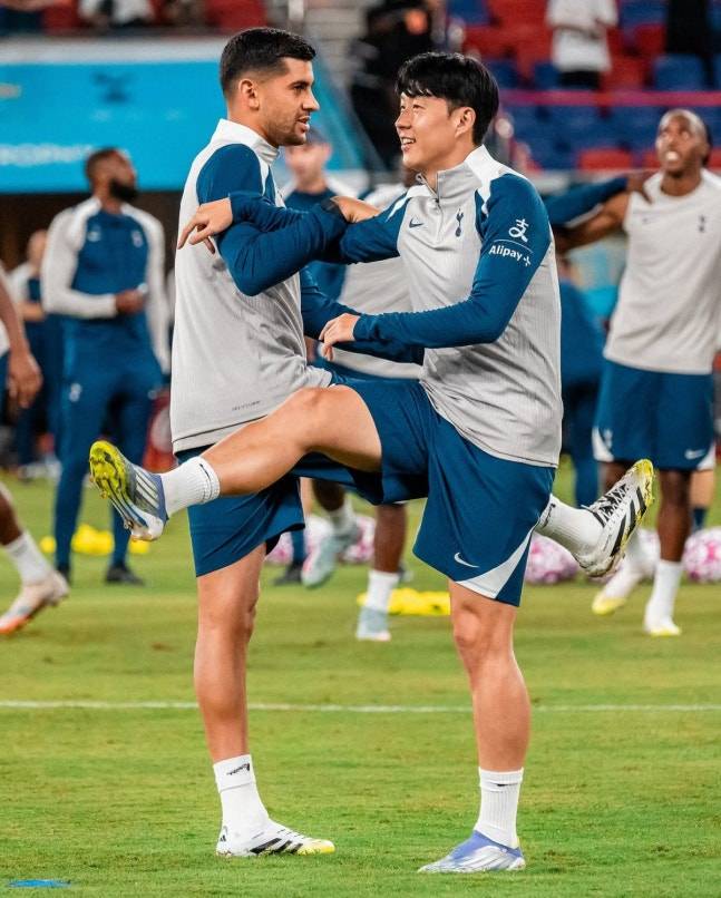 ▲ 프랭크 감독의 인터뷰에 영국 언론 '이브닝 스탠다드'는 "손흥민을 둘러싼 이적 소문이 상당함에도 프랭크 감독은 그가 떠날 수 있다는 징후를 보여주지 않았다"고 해석했다. ⓒ 토트넘 홋스퍼