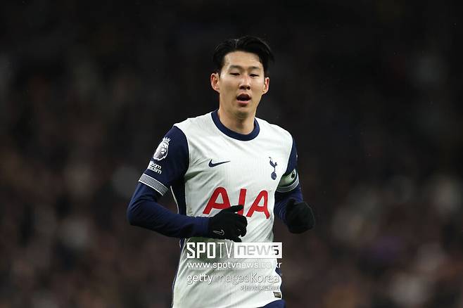 ▲ 토트넘 홋스퍼는 오는 31일(한국시간) 홍콩에서 '북런던 라이벌' 아스날과 프리 시즌 친선 경기를 갖는다. 그런데 경기를 앞두고 진행된 사전 기자회견에서 토마스 프랭크 감독의 발언이 화제다. 기자회견에 참석한 토트넘의 프랭크 감독은 "손흥민은 다음 시즌 매우 좋은 역할을 맡게 될 것이다. 손흥민이 남긴 유산은 매우 놀라우며, 토트넘에서 오랫동안 환상적인 선수였다. 지금도 마찬가지다"라며 극찬했다.