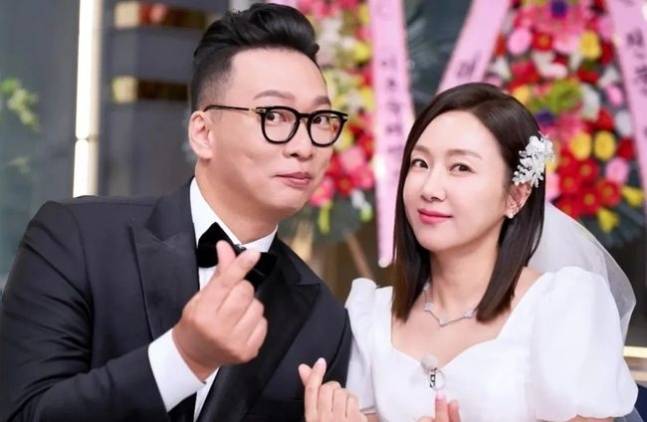 왼쪽부터 박준형, 김지혜 부부 /사진=JTBC